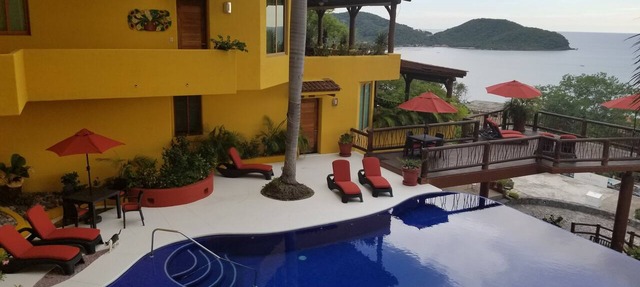 Spectacular luxury penthouse at La Ropa beach, unique view, private rooftop pool in Playa la Ropa