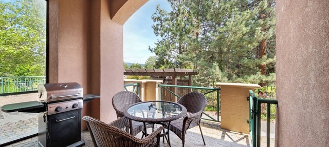 Studio on Golf Course - 101B in Kelowna