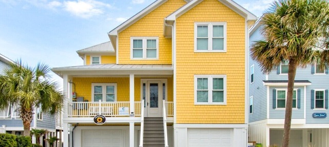 ☀️Stunning Oceanfront Views-Pool-Beach Access-Sunflower House☀️ in Carolina Beach