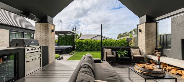 Stylish Home | Private Spa + Indoor & Outdoor Fire in Prebbleton