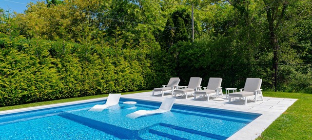 Sunny home near private community beach with private pool, pool spa, backyard in Orient