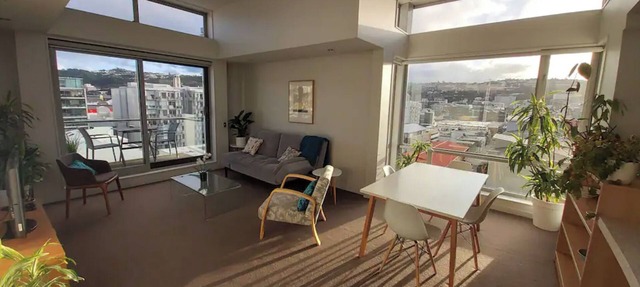 Sunny modern penthouse apartment in the city center with parking space in Wellington