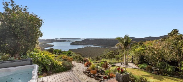 Sunrise Lookout - Paihia Holiday Home in Paihia