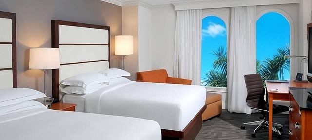 The Stay That Makes Every Trip Better! Outdoor Swimming Pool, Free Parking! in Naples