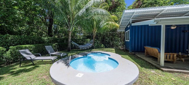 Tiny home w/Pool, Backyard, Parking, BBQ, Kitchen & more in Playa Potrero in Potrero