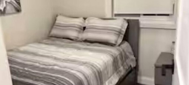 Turkey Point Cottage steps from Beach in Vittoria