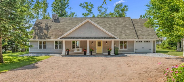Upscale Cavendish Waterfront Home with Stunning Bay Views and Modern Comfort in North Rustico