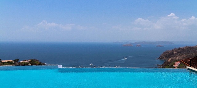 Upscale condo with a view that you will never forget in Playa Ocotal