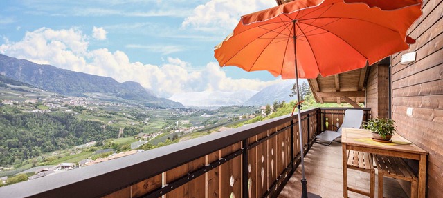 Vacation Apartment "Panoramawohnung Annaheim" with Mountain View, Balcony & Garden in Rifiano