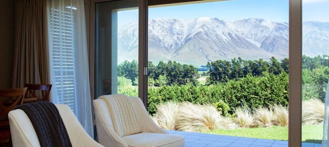 Villa 206 Front Row Golf Views, Terrace Downs in Windwhistle