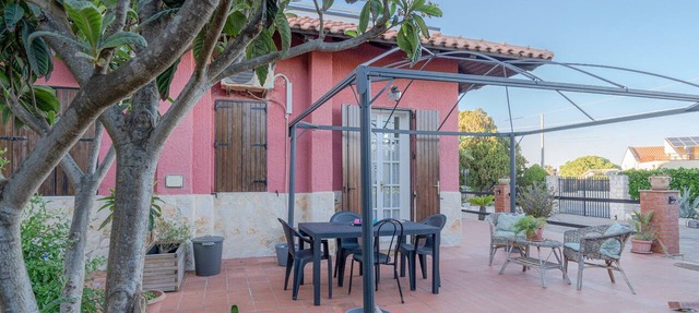 "Villa Angela" with Terrace, Shared Garden & Wi-Fi in Augusta
