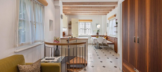 Villa 'Dependance Runkelstein' with Mountain View and Garden in a wonderful location in Bozen