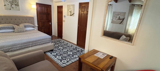 Villa E - a cozy studio in the heart ♥️ of downtown Palm Springs! in Palm Springs