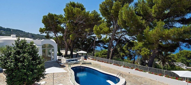 Villa Egeria: A charming and bright two-story villa situated on a hillside in a residential area, with Free WI-FI. in Anacapri