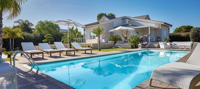 Villa Giame heated pool - Villa Giame in Pozzallo