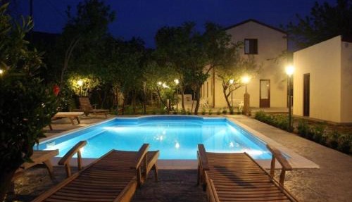 Villa Giardino Paradiso Cefalù con 13 posti letto e piscina riscaldata in Cefalù