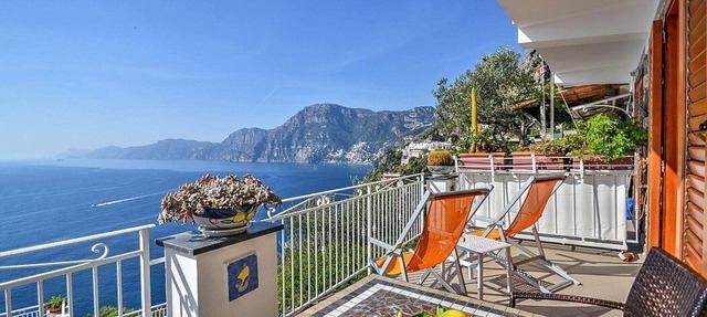 Villa Gisella B: A bright apartment which faces the sun and the sea, with Free WI-FI. in Praiano