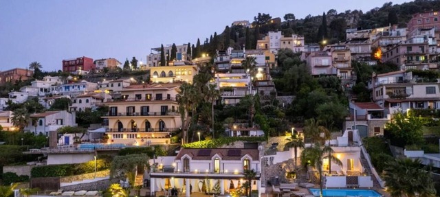 Villa in Taormina with 8 bedrooms sleeps 16 in Taormina