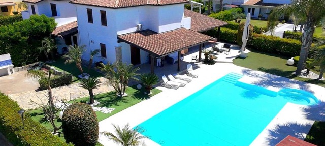 VILLA OXIDIANA with Private Pool and Garden in Contrada Pistavecchia 1