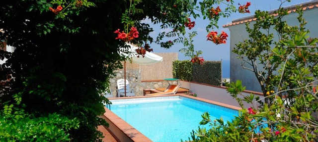Villa Miramare, piscina e parcheggio a Conca dei Marini in Conca dei Marini