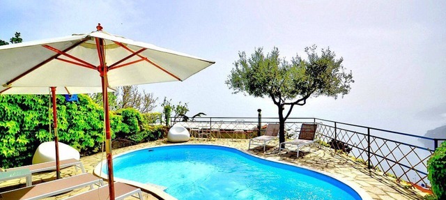 Villa Tecla A: A characteristic two-story independent house located on a hillside, facing the sea, with Free WI-FI. in Positano
