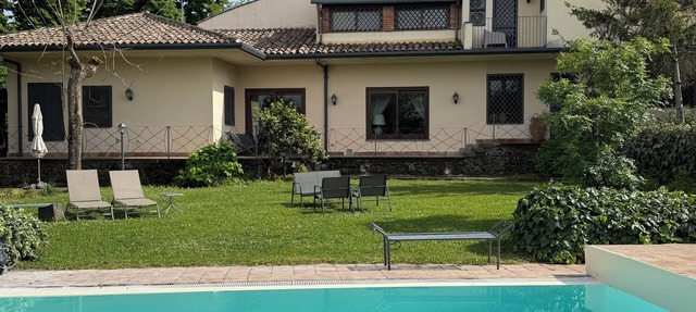 Villa With Private Pool and Furnished Garden, BBQ and External Dining Area in Linera
