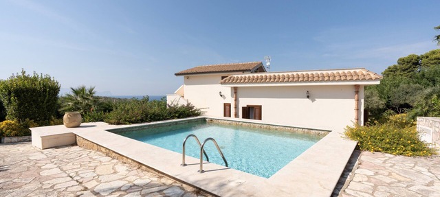 Villa 'Zagara' with pool, garden, terrace and Wi-Fi in Partinico