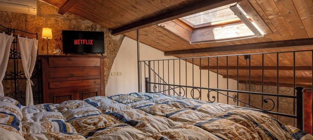 Warm farmhouse in the hamlet, on three levels with Jacuzzi in Civitella D'agliano