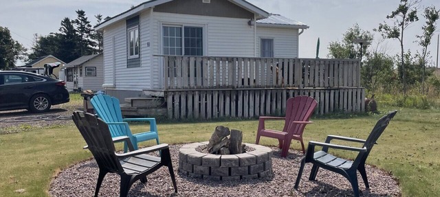Water View Tiny Cottage with Private Fire Pit & Beach Access in Summerside