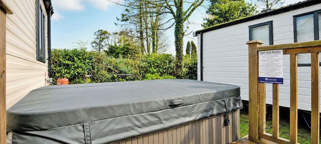 Well equipped modern caravan. in Kilgetty