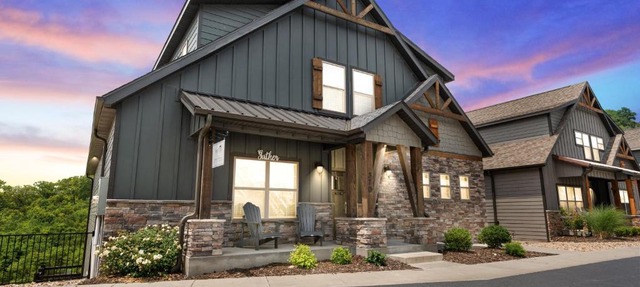 White Tail Summit- Sleeps 16 home in Branson