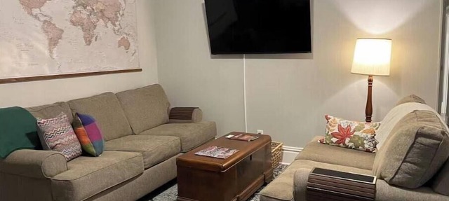 Whitt’s End - a spacious private lodging in a historic Springfield neighborhood in Springfield