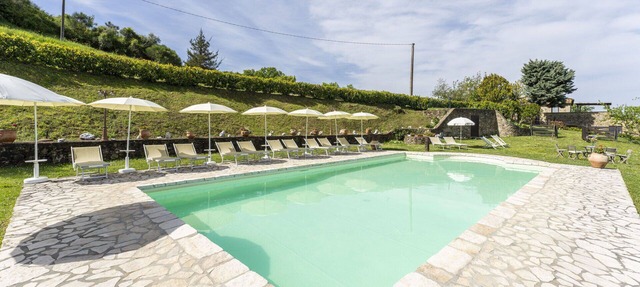 Wonderful private villa for 4 people with WIFI, pool, TV and panoramic view in Radicondoli