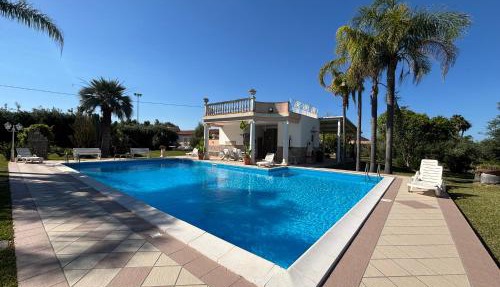 Zeus Depandance in Villa con piscina in Syracuse