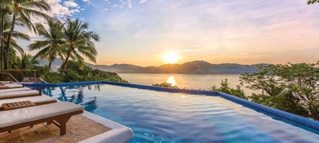 Zihuatanejo | Compact Ocean Retreat | Pool + Beach in Zihuatanejo
