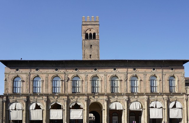 Casa Isolani, Piazza Maggiore in Bologna