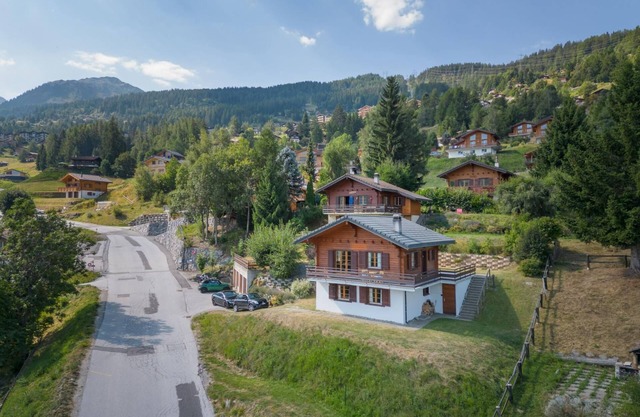 Chalet Les Crus - Three Bedroom Chalet, Sleeps 6 in Riddes