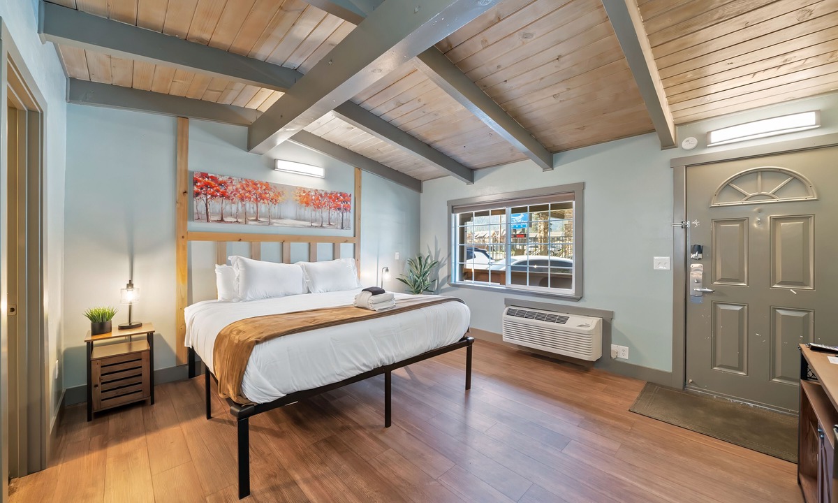Lakeside Park Hotel | Blue Jay Lodge
