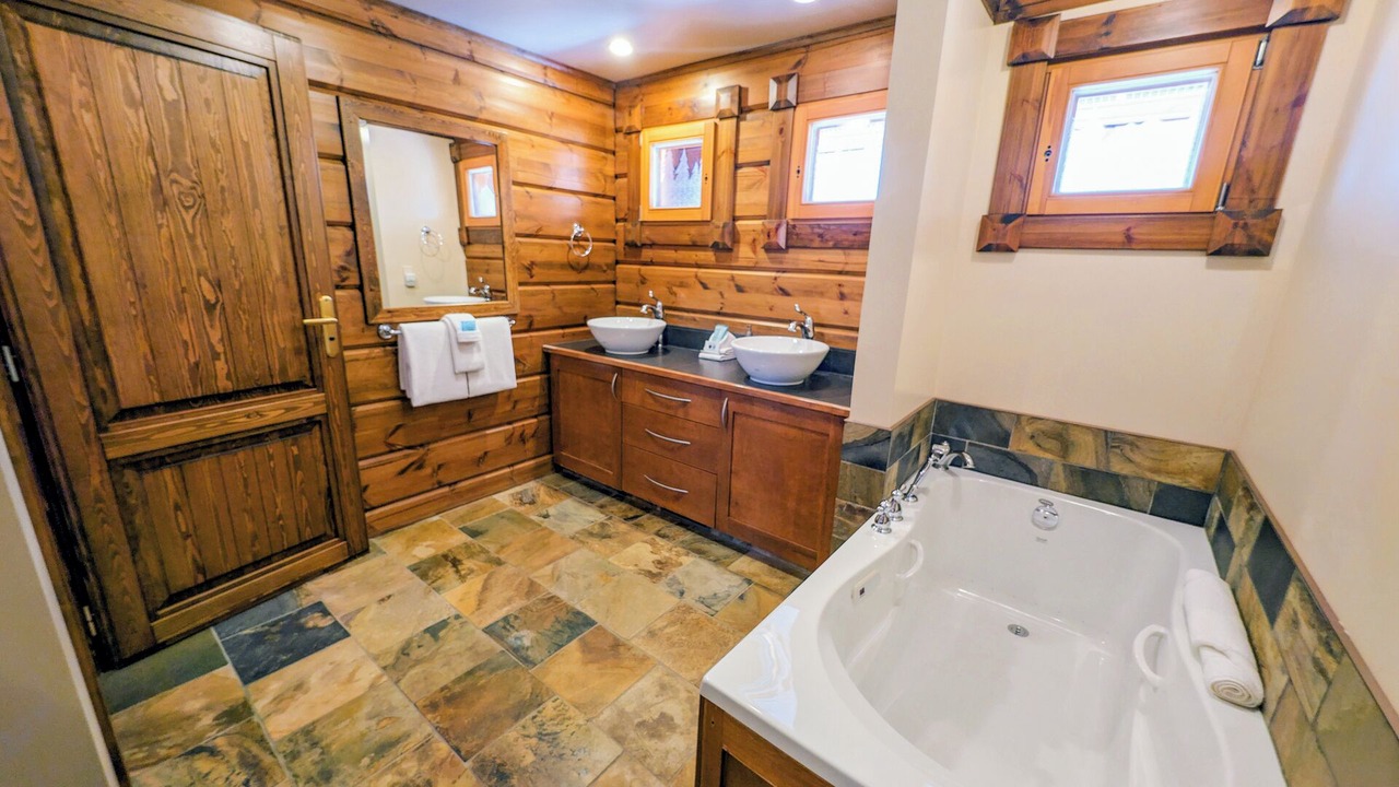 Photo of Bathroom in Golden
