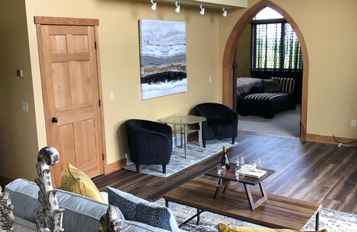 Suttons Bay House | Live the Vineyard Life at The Grand View 2 @ Willow Winery