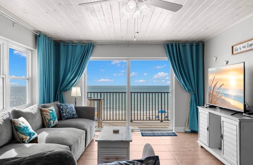 Madeira Beach Condo | Superb Location on the Beaches of Madeira. Great Corner Unit Views. Beachfront Pool on the Sand!