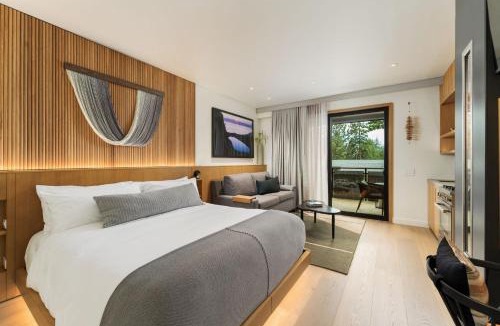 Lakeside Park Hotel | Desolation Hotel