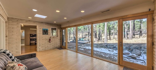 Ruidoso Getaway w/Deck - 16 Mi to Ski Apache in Ruidoso