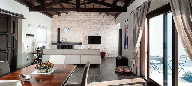 Stunning private villa for 10 people with private pool, WIFI, A/C, TV and patio in Rosolini