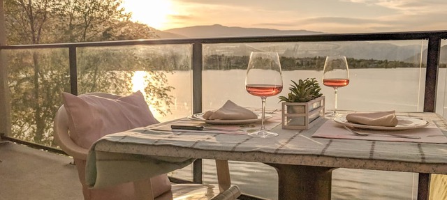 Desert Surfside Waterfront Accommodations in Osoyoos