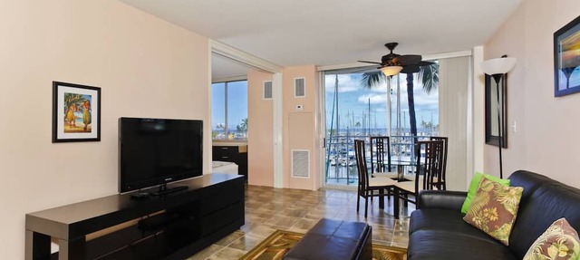 Waikiki Marina-Front Condo! Ocean & Fireworks View, Central AC, Full Kitchen! in Honolulu