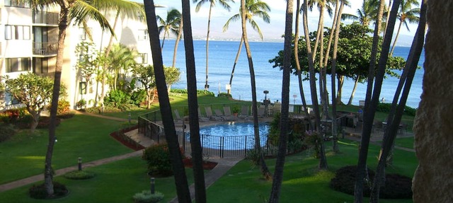 Amazing Oceanfront Condo, Tropical Luxury, Great Value, 2 BR, 2 Bath in Wailuku