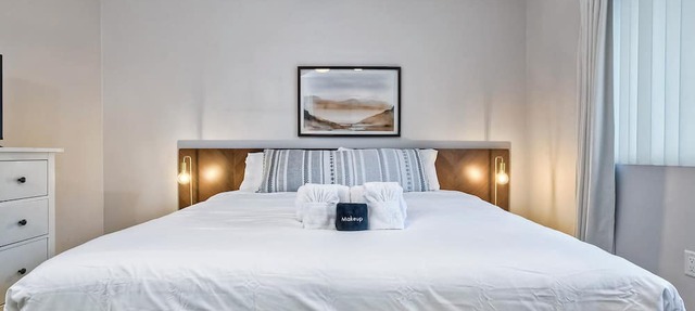90 Walk Score l Steps to Beach & Dining | Parking in Carlsbad