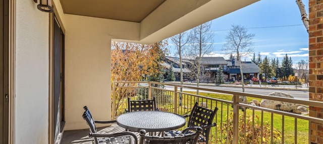 Villa Dulany, Exquisite Condo plus Hot Tub, Fire Pit & Private Patio in Steamboat Springs