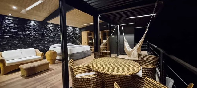 Maranatha Grotto&Boutique. Glamorous Lodge & Cycladic Grotto-Type hot tub in Pereira